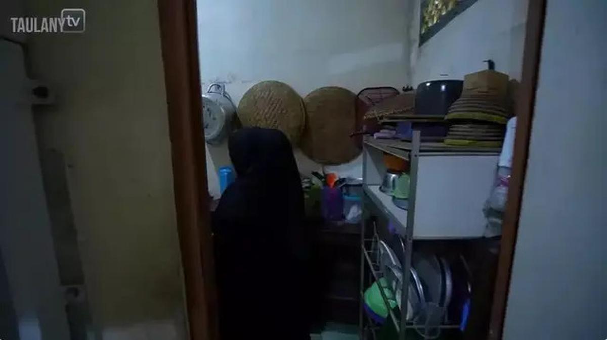 Intip Potret Dapur dengan Model Sederhana di Rumah Haji Bolot, Juragan Kontrakan yang Hidup Sederhana