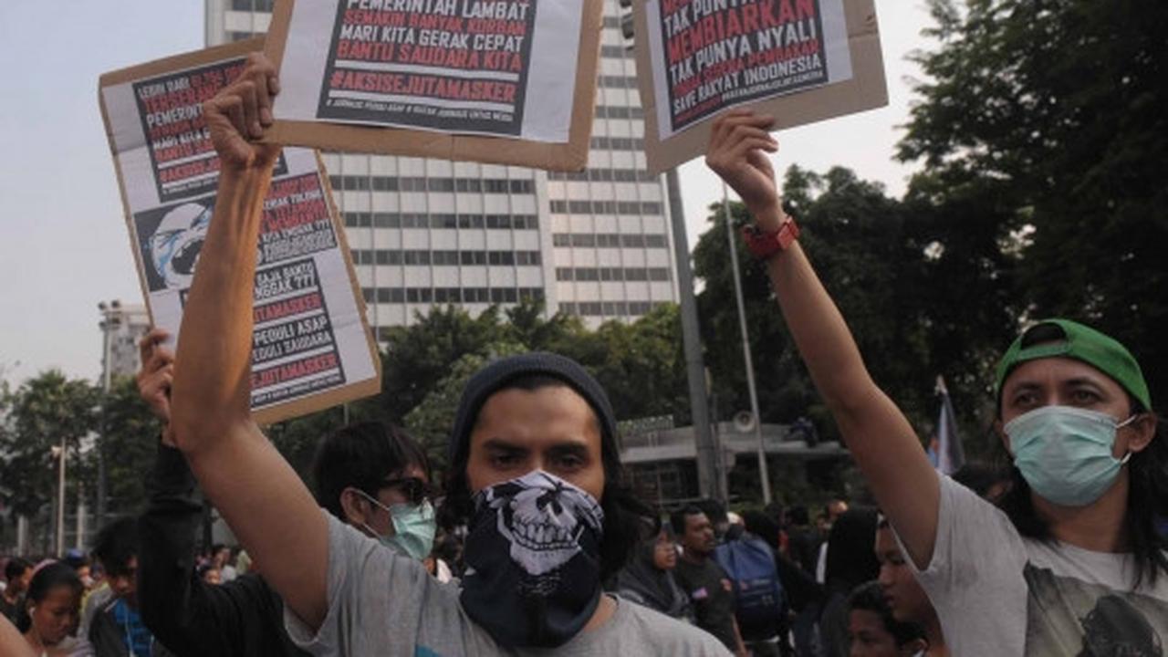 Jurnalis lintas media gelar aksi sejuta masker di Bundaran HI