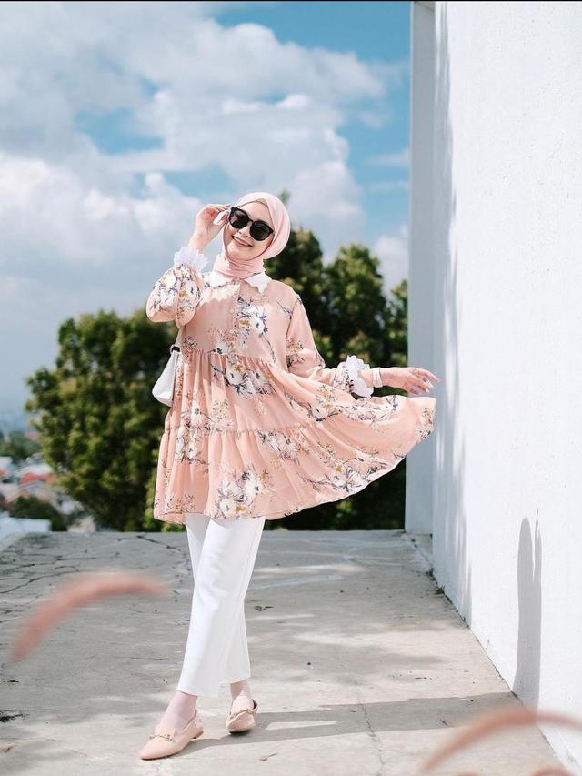 6 Gaya Hijab Selebgram Saritiw, Jadi Inspirasi Padu Padan Pashmina