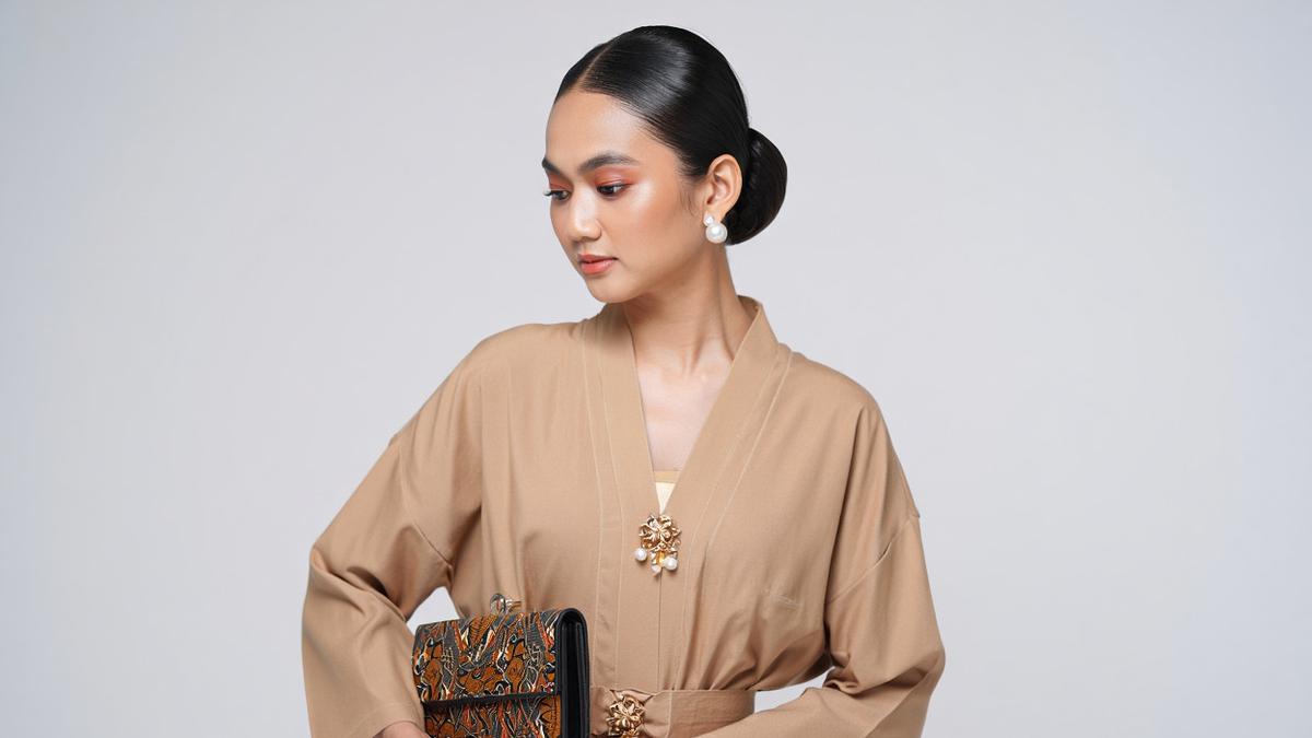 7 Mix &amp; Match Kebaya dengan Sanggul Modern: Tampil Berkelas di Acara Pernikahan