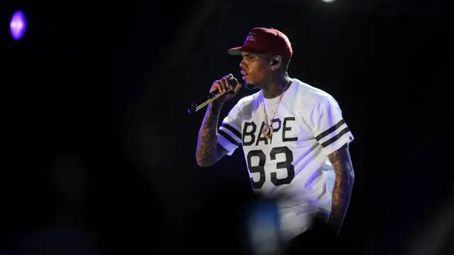 [Bintang] Chris Brown