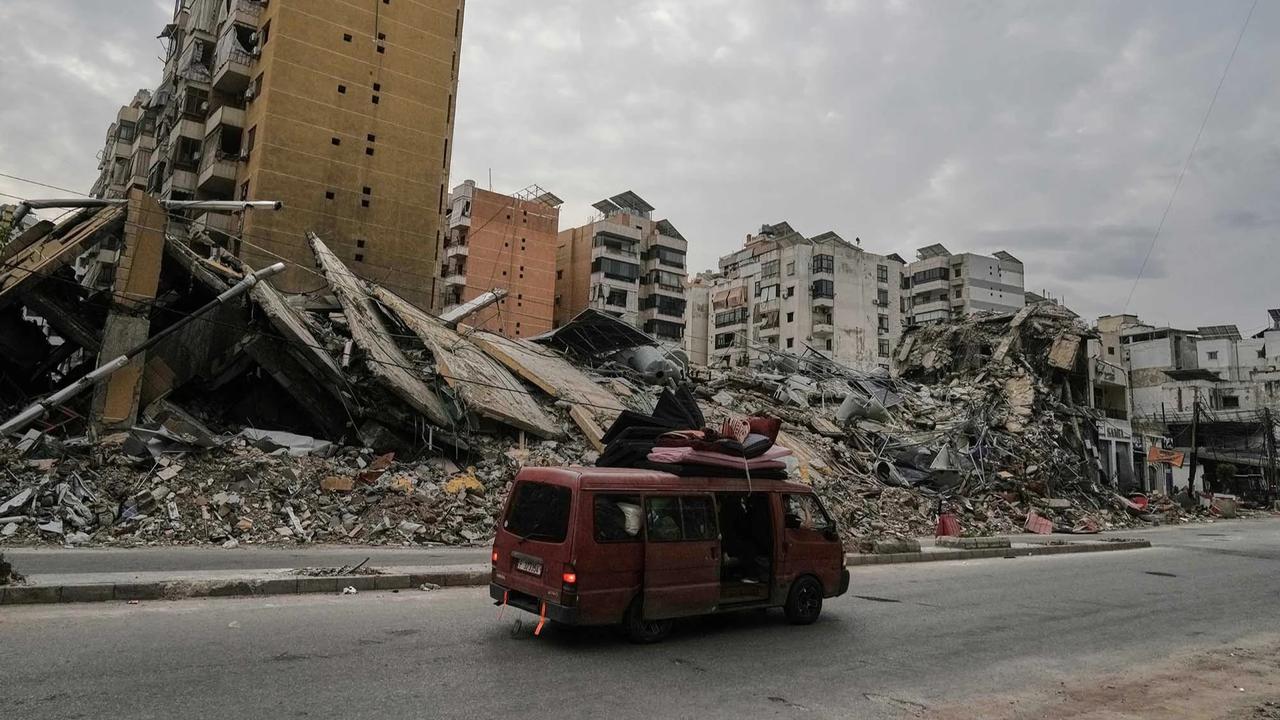 FOTO Warga Lebanon Kembali dari Pengungsian Setelah Gencatan Senjata