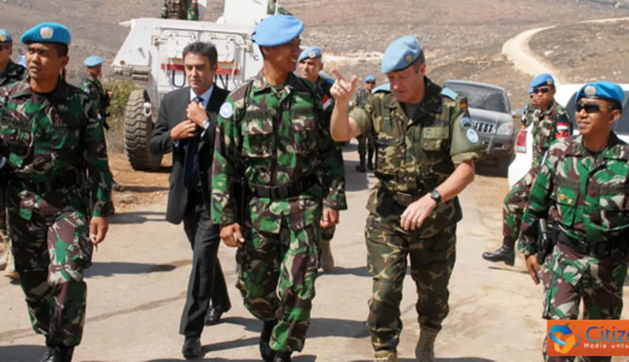 Citizen6, Lebanon: Komandan UNIFIL Major General Alberto Asarta Cuevas, melaksanakan peninjauan ke area operasi Indobatt, tepatnya di area Pos Observasi B 78 perbatasan Israel-Lebanon, El Addaisse, Lebanon Selatan, Kamis (22/9).(Pengirim: Badarudin Bakri)