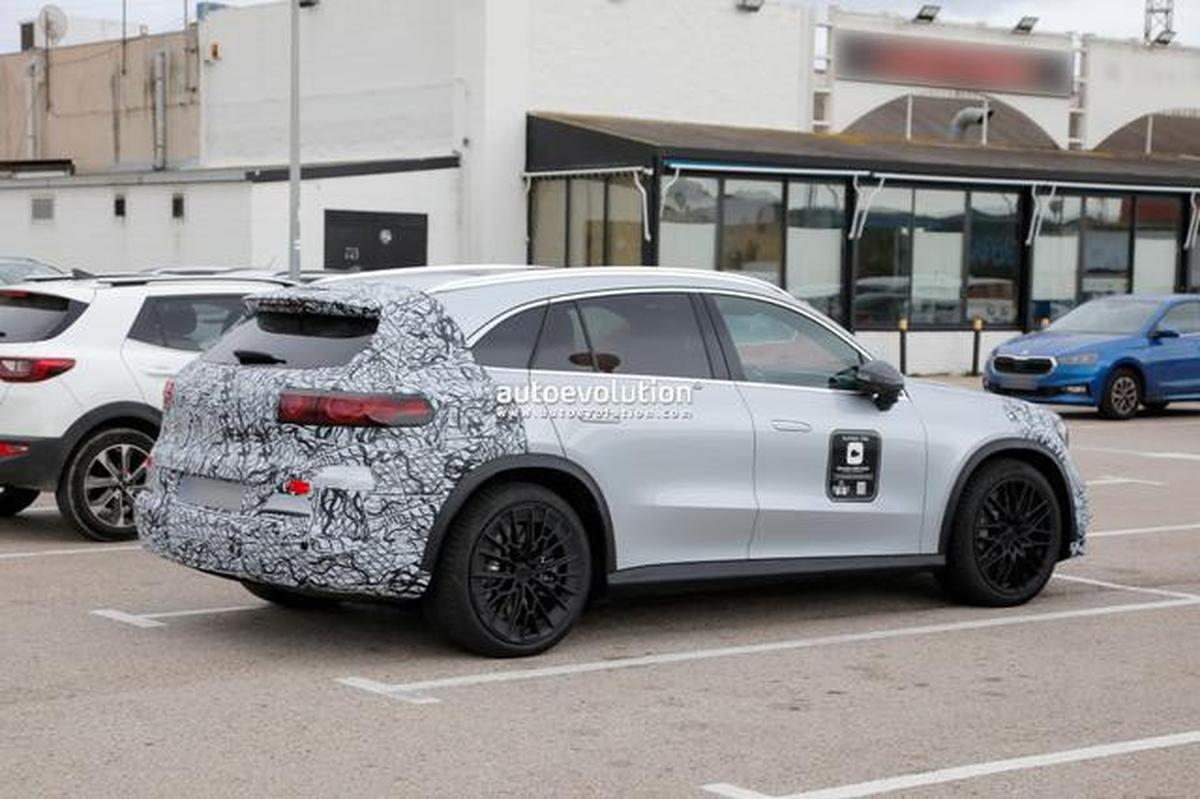 Mercedes-AMG GLC EQ 2027 Tampil Agresif, Spoiler Belakang Aktif Jadi Sorotan