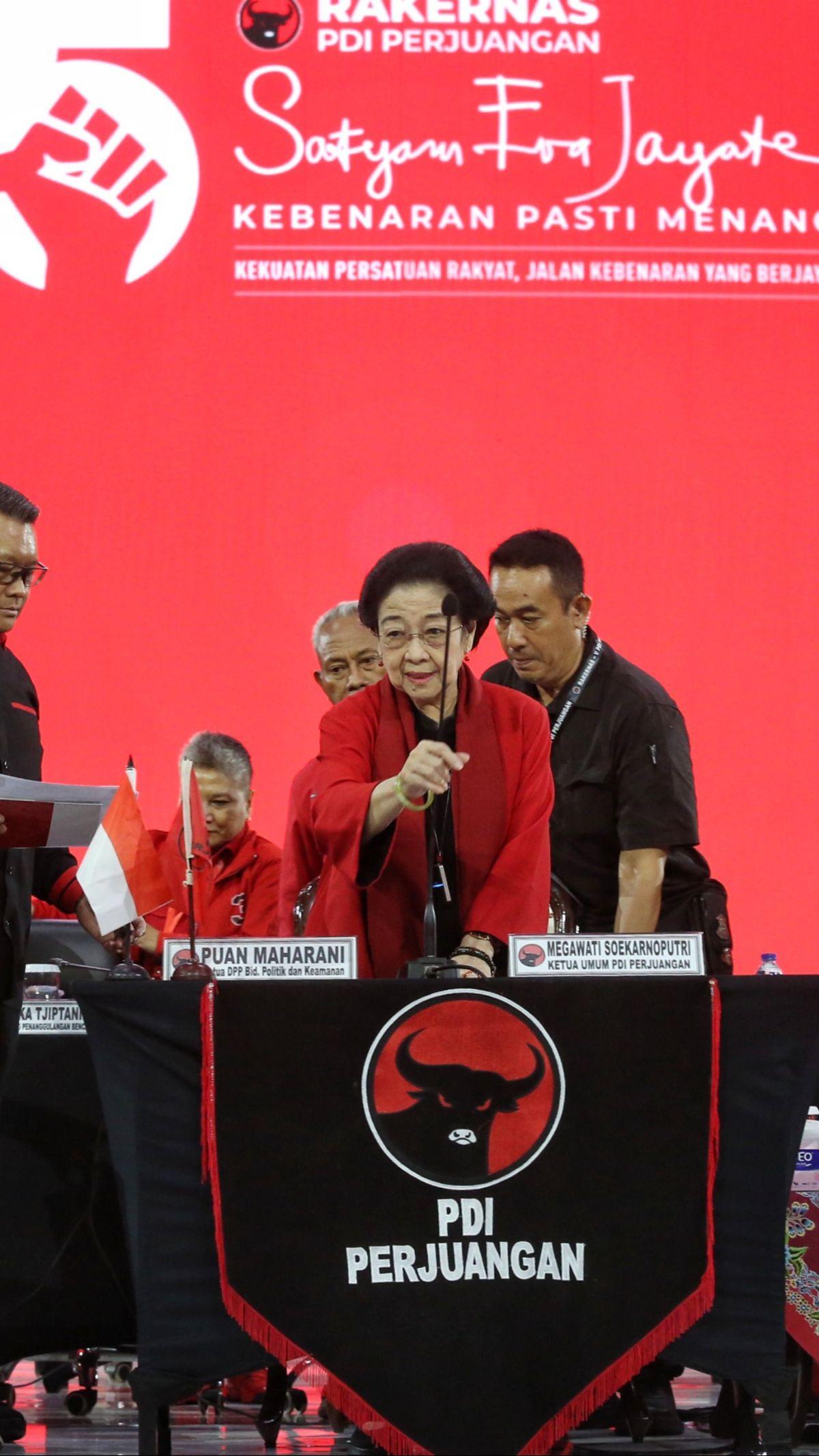 Sementara, politisi PDIP Ganjar Pranowo mengungkapkan isi arahan tertutup Megawati.&nbsp;Mantan Calon Presiden 2024 itu mengatakan, arahan Megawati lebih menekankan terkait kesiapan PDIP menghadapi Pilkada Serentak 2024.&nbsp;Foto: Liputan6.com/Angga Yuni