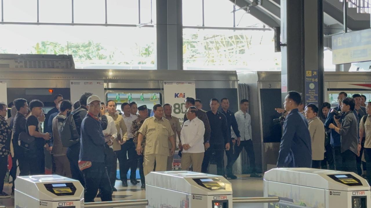 Momen Prabowo Jajal KRL dari Manggarai Jelang Peresmian Stasiun Tanah Abang