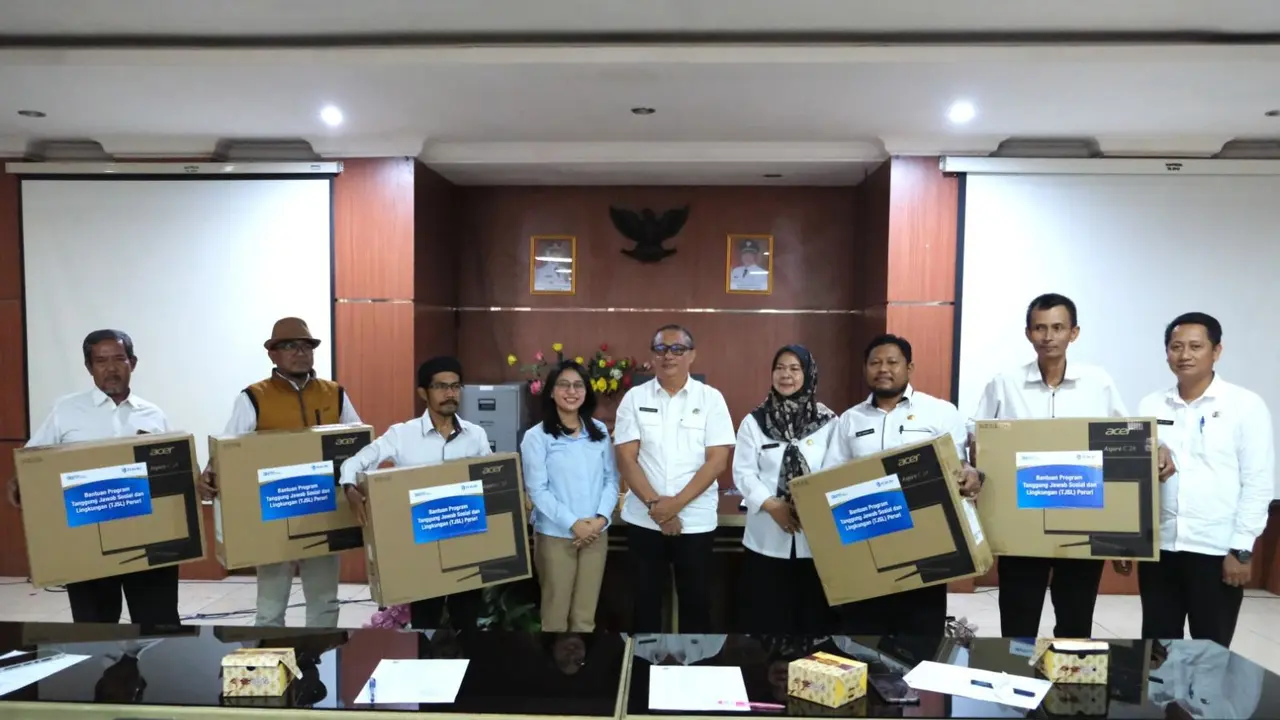 Penyerahan bantuan komputer dari Peruri