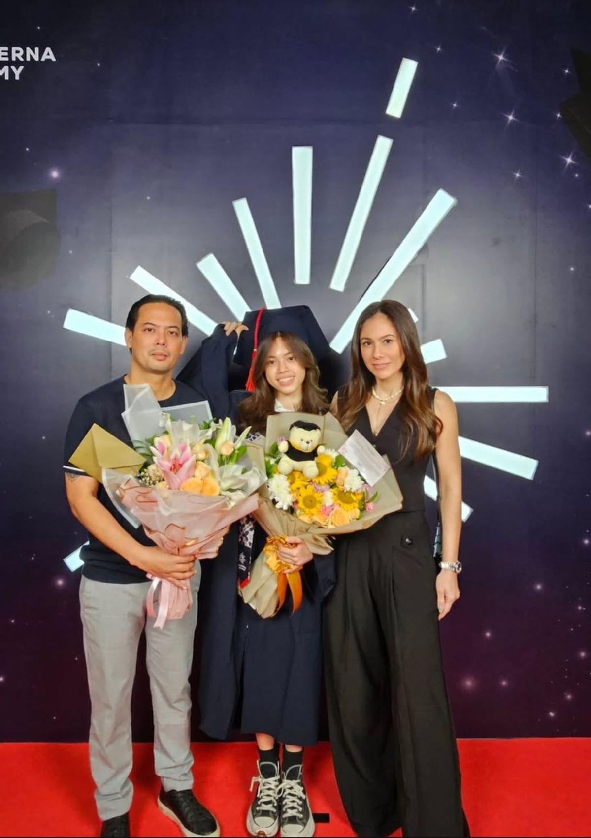 Potret Bahagia London Abigail Wisuda SMP, Wulan Guritno dan Mantan Suami Kompak Dampingi Sang Putri