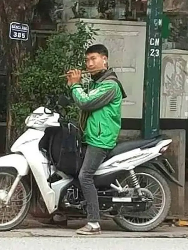 Santai Banget, 7 Tingkah Kocak Driver Ojek Online Saat Sepi Orderan