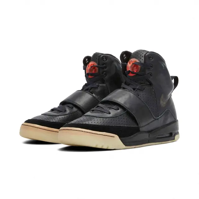 Sneakers Yeezy Bekas Kanye West Terjual Rp26 M