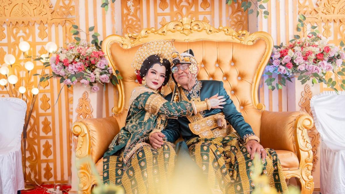 Viral pernikahan pria 71 tahun dengan gadis 18 tahun di Luwu — banyak yang bertanya-tanya soal kisah di baliknya. Ini fakta lengkapnya.