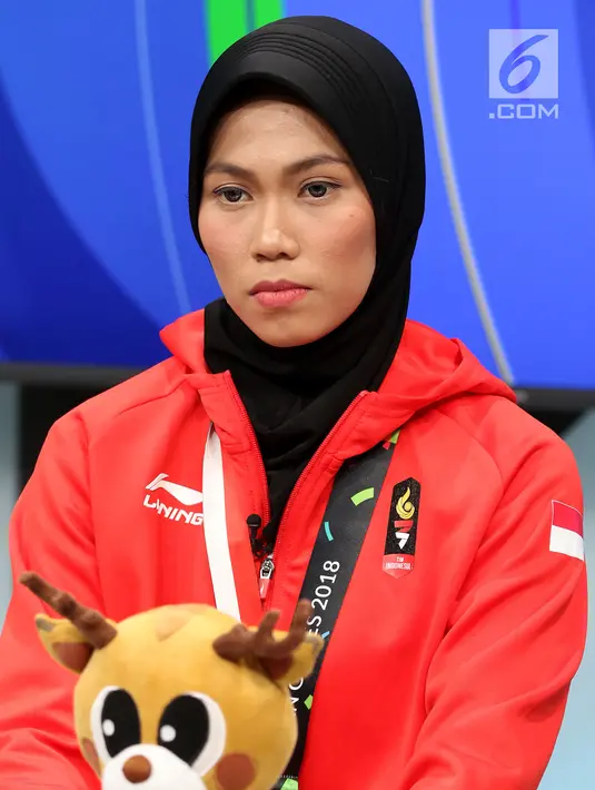 Penyumbang Emas Pertama Indonesia Asian Games 2018, Atlet Taekwondo Defia Rosmaniar saat berkunjung ke SCTV, Senayan City, Jakarta, Senin (20/8). Kunjungannya tersebut untuk melakukan wawancara. (Liputan6.com/Johan Tallo)