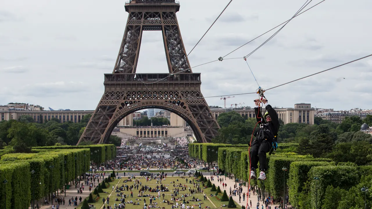 20170605-Naik Flying Fox dari Menara Eiffel-AP