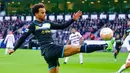 Pemain Lazio Felipe Anderson menendang bola saat melawan FC Midtjylland pada pertandingan sepak bola Grup F Liga Europa di MCH Arena, Herning, Denmark, 15 September 2022. Lazio kalah 1-5. (Bo Amstrup/Ritzau Scanpix via AP)