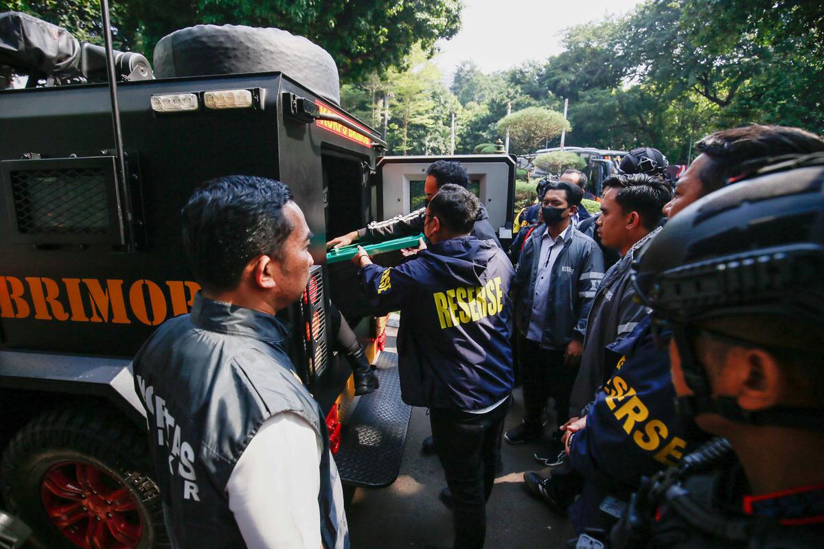 Barang Bukti Penggeledahan Rumah Mewah Sentul Dibawa ke Polda Metro Jaya