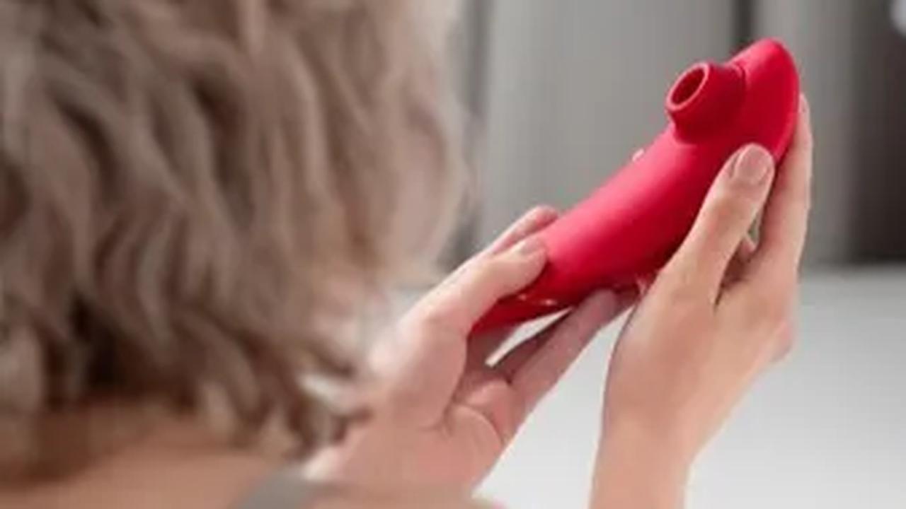 1. Perhatikan Masa Berlaku dan Kualitas Vibrator: Pilih vibrator berkualitas premium dengan masa berlaku yang panjang dan garansi. Hal ini penting untuk memastikan daya tahan dan keamanan penggunaan dalam jangka waktu yang lama.