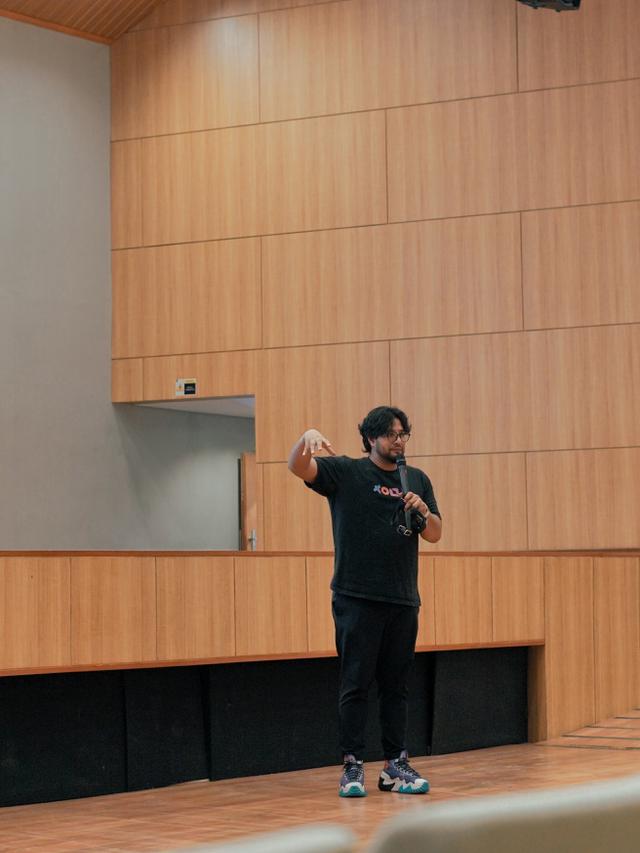 Ammar Zoni saat menggelar seminar bertajuk Movement to the Futures