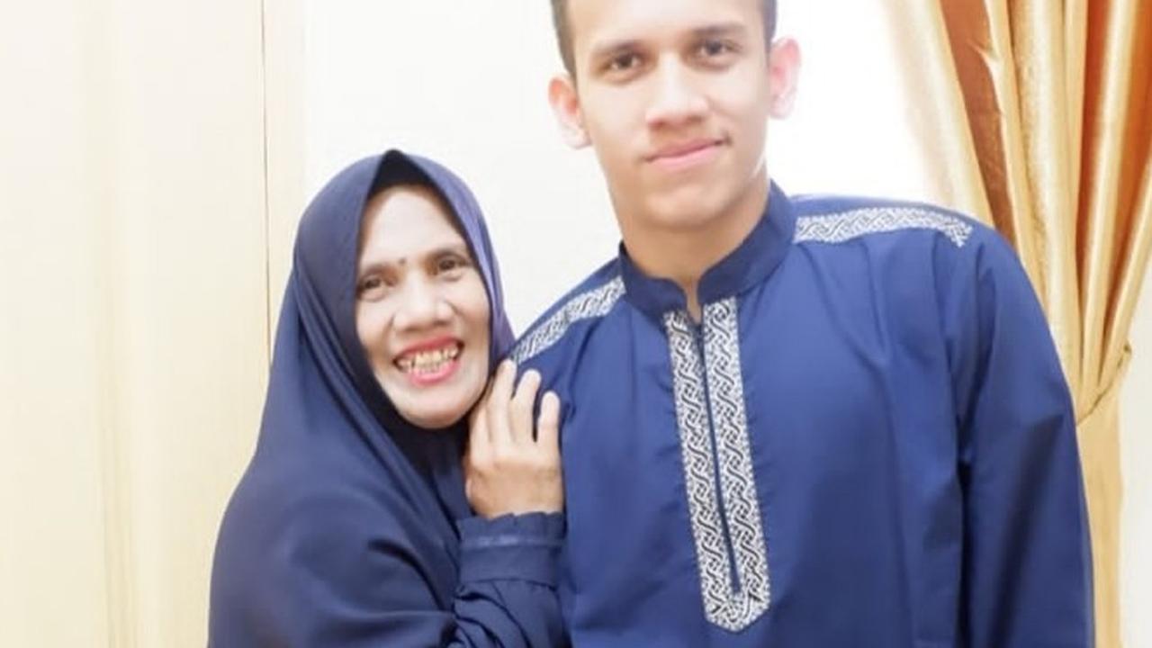 Sang Ibunda Masih Menjaga Warung Makanan