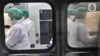 Tim medis mendata sampel sebelum diuji di laboratorium pemeriksaan Covid-19 di Labkesda DKI Jakarta, Selasa (4/8/2020). Labkesda DKI yang berjejaring dengan 47 lab se-Jakarta dalam sehari tercatat mampu menguji hampir 10.000 spesimen Covid-19 dengan metode PCR. (merdeka.com/Iqbal Nugroho)
