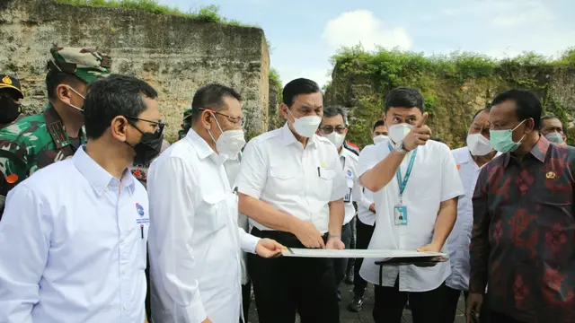 Menko Marves Luhut Binsar Pandjaitan meninjau kesiapan infrastruktur venue G20. (Dok. Kemenko Marves)