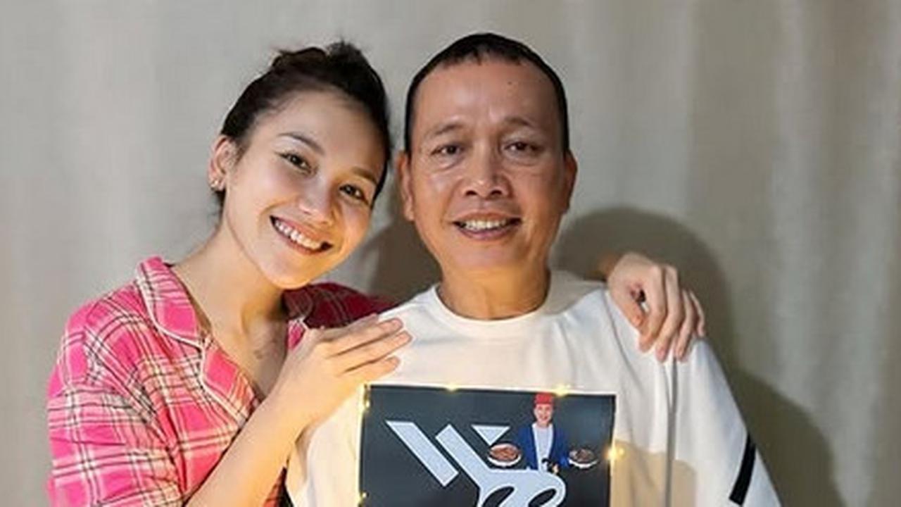 8 Potret Interior Warung Makan Ayah Ayu Ting Ting dengan Nuansa Betawi, Sederhana Namun Bermakna