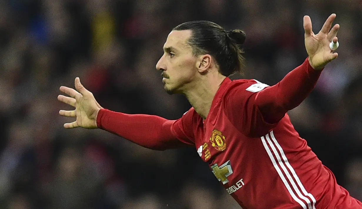 5. Zlatan Ibrahimovic (Manchester United) - 15 Gol. (AFP/Glyn Kirk) 
