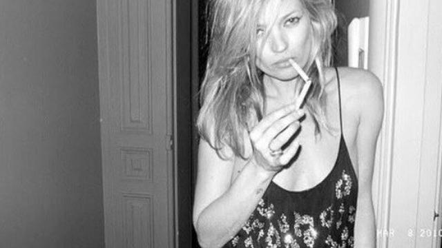 Kate Moss Merokok