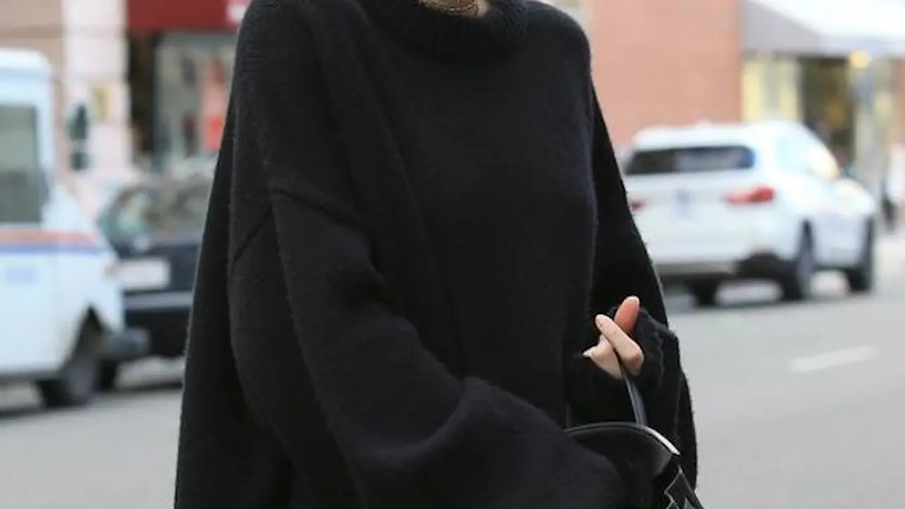 [Bintang] Sweater hitam