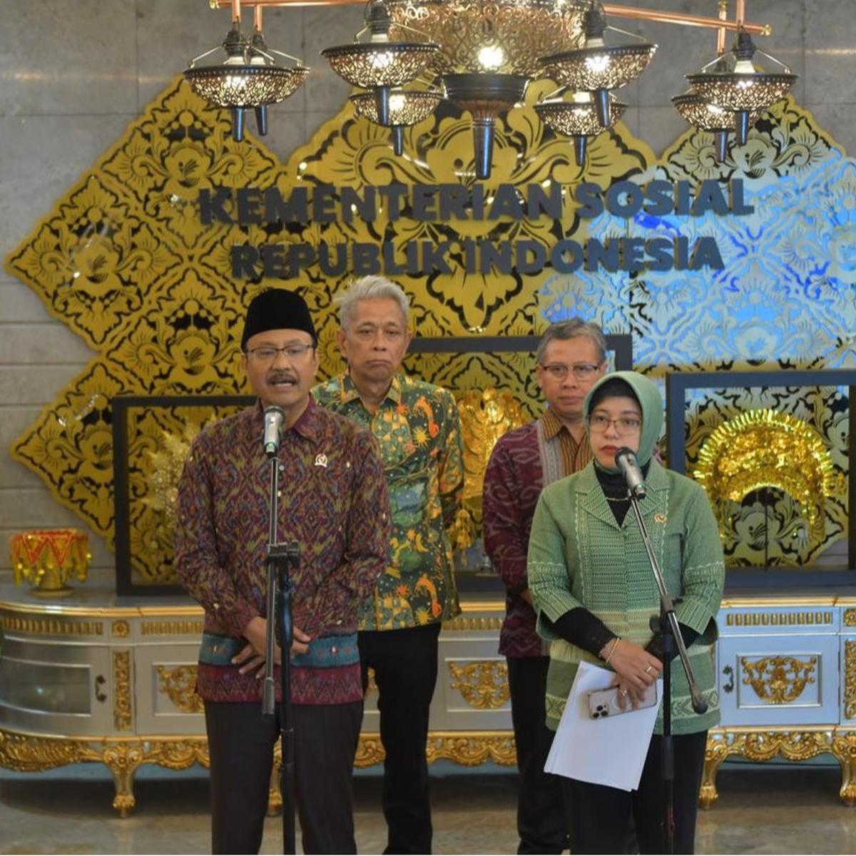 Mensos Gus Ipul saat menerima Kepala Badan Pusat Statistik (BPS) Amalia Adininggar Widyasanti di Kantor Kementerian Sosial