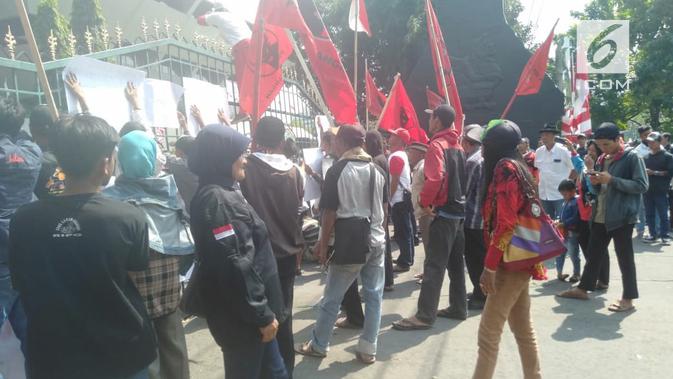 Warga Boyolali Protes Galian C ke Ganjar