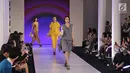 Model memperagakan busana karya perancang Byo bertajuk Runway Hits dalam Fashion Nation 2018 di Senayan City, Jakarta, Sabtu (21/4/). Puncak acara Fashion Nation 2018 menghadirkan Runway Hits dengan mengangkat tema I.AM.NOW. (Liputan6.com/Herman Zakharia)