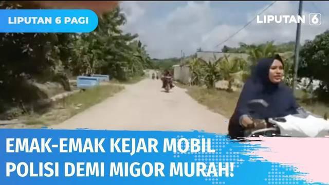 Emak-emak di Mesuji, Lampung, mengejar mobil polisi yang mengangkut bantuan minyak goreng dengan motor. Mereka terpaksa berburu minyak goreng murah lantaran selisih harganya pun mencapai Rp 10 ribu per liter.