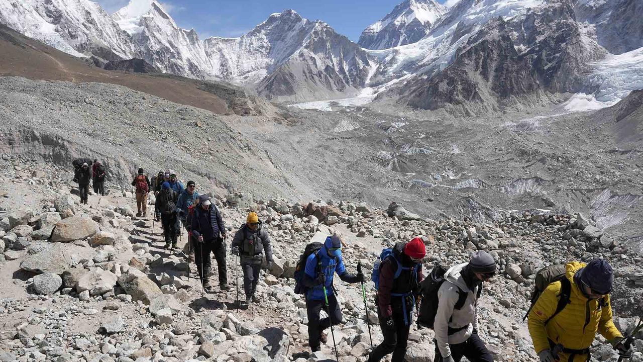 FOTO: Keindahan Alam Himalaya Menuju Basecamp Gunung Everest