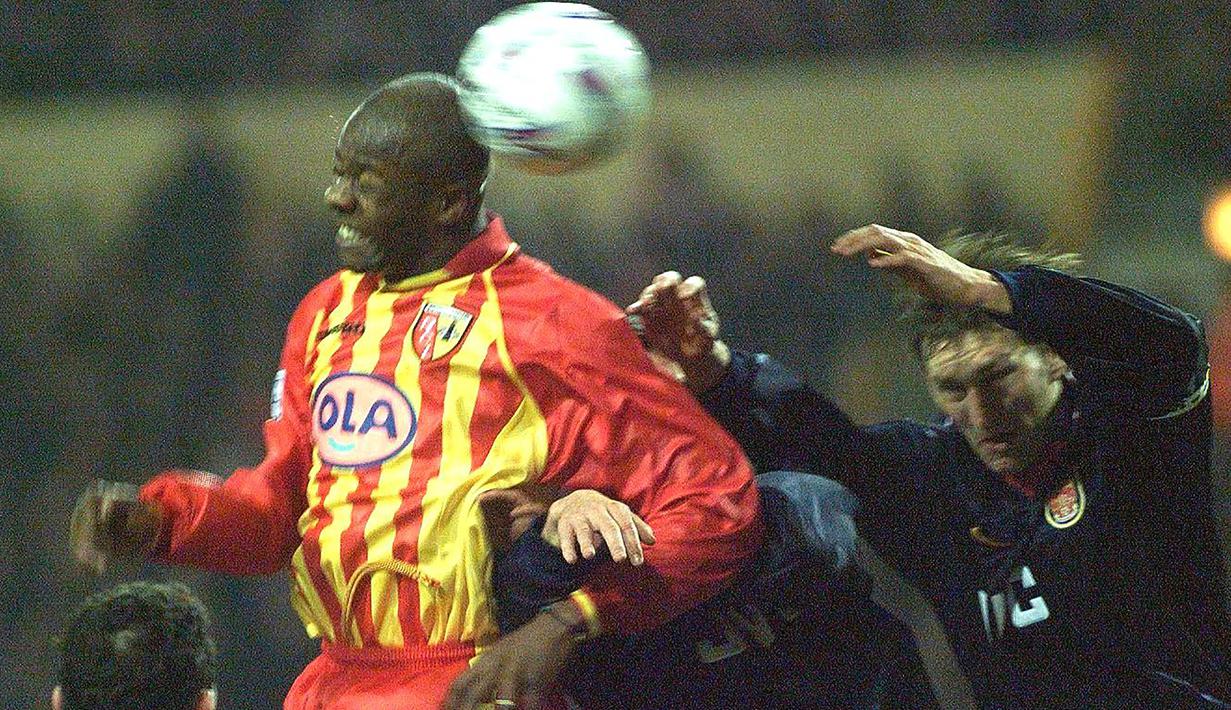RC Lens menjadi satu-satunya tim asal Prancis yang tercatat mampu mengalahkan Arsenal sebanyak dua kali di kompetisi antar-klub Eropa. Kemenangan pertama RC Lens terjadi pada matchday ke-5 Liga Champions musim 1998/1999 dengan skor 1-0 via gol tunggal Mickael Debeve (25/11/1998). (AFP/Philippe Huguen)