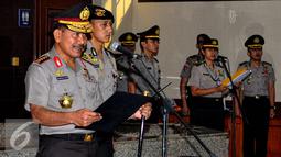 Kapolri Badrodin Haiti memberikan sambutan ketika serah terima jabatan untuk Kapolda Papua dan Kapolda Papua Barat yang baru di Mabes Polri, Jakarta, Jumat (31/7/2015). (Liputan6.com/Yoppy Renato)