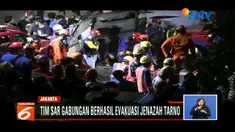 Jasad pekerja yang tertimbun longor berhasil dievakuasi tim SAR berjuang secara manual selama 12 jam.