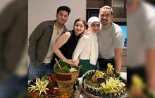 Bikin Terharu! Momen Annisa Trihapsari saat Cium Kaki Sang Ibunda di Hari Ulang Tahun ke-48