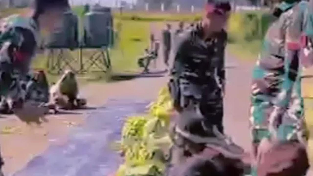 Ada 'BOHAI' di Intan Jaya Papua, Masyarakat Happy Pak TNI Kembali ke Markas Bawa Sayuran