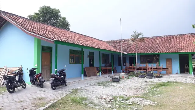 Madrasah Miftahul Huda 1 Cingebul, Lumbir, Banyumas, sepi lantaran santri belajar di rumah. (Foto: Liputan6.com/Muhamad Ridlo)