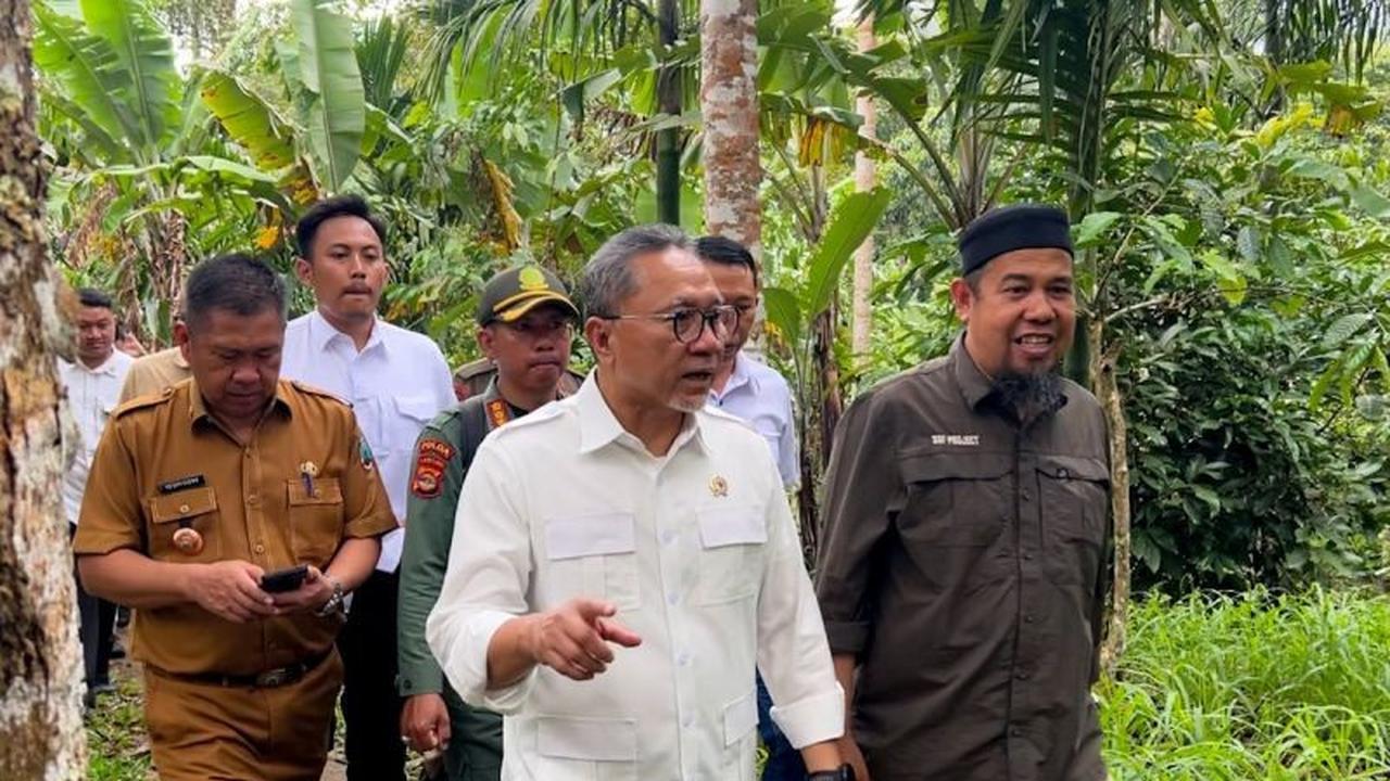 Zulhas Minta Petani Jaga Hutan Lindung Lampung Selatan untuk Cegah Bencana Alam