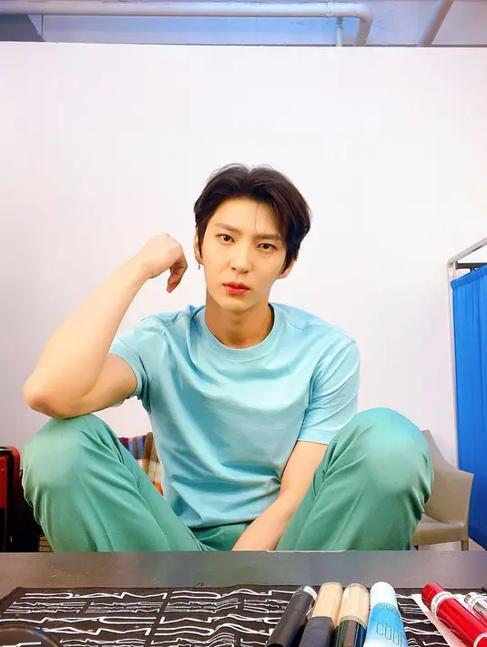 Leo VIXX memiliki bahu selebar 49 cm dan menjadikannya masuk dalam top 3 idol dengan bahu terlebar dalam sejarah K-Pop. (FOTO: instagram.com/leo_jungtw/)