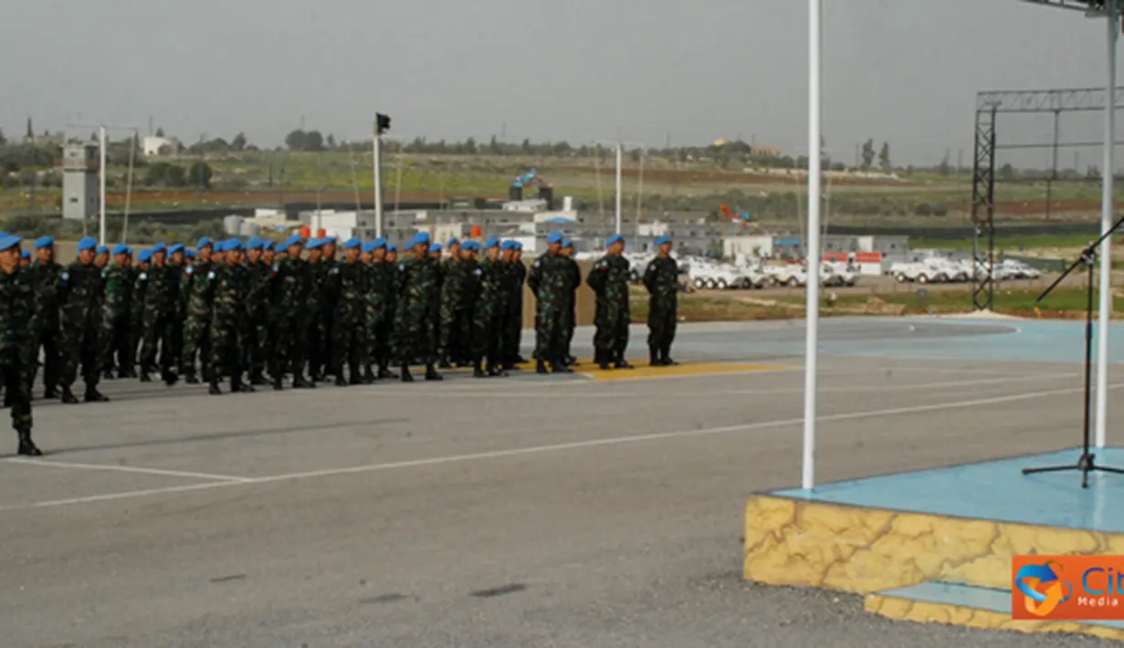 Citizen6, Lebanon: Pemberangkatan cuti secara resmi dilepas oleh Dansatgas Indobatt Letkol
Inf Suharto Sudarsono dengan upacara militer sederhana, Selasa (13/3). (Pengirim: Badarudin Bakri)