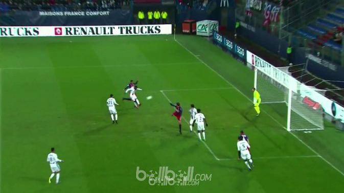 Video Striker Muda Lyon Ini Cetak Gol Bunuh Diri Dengan Mengesankan Dunia Bola Com