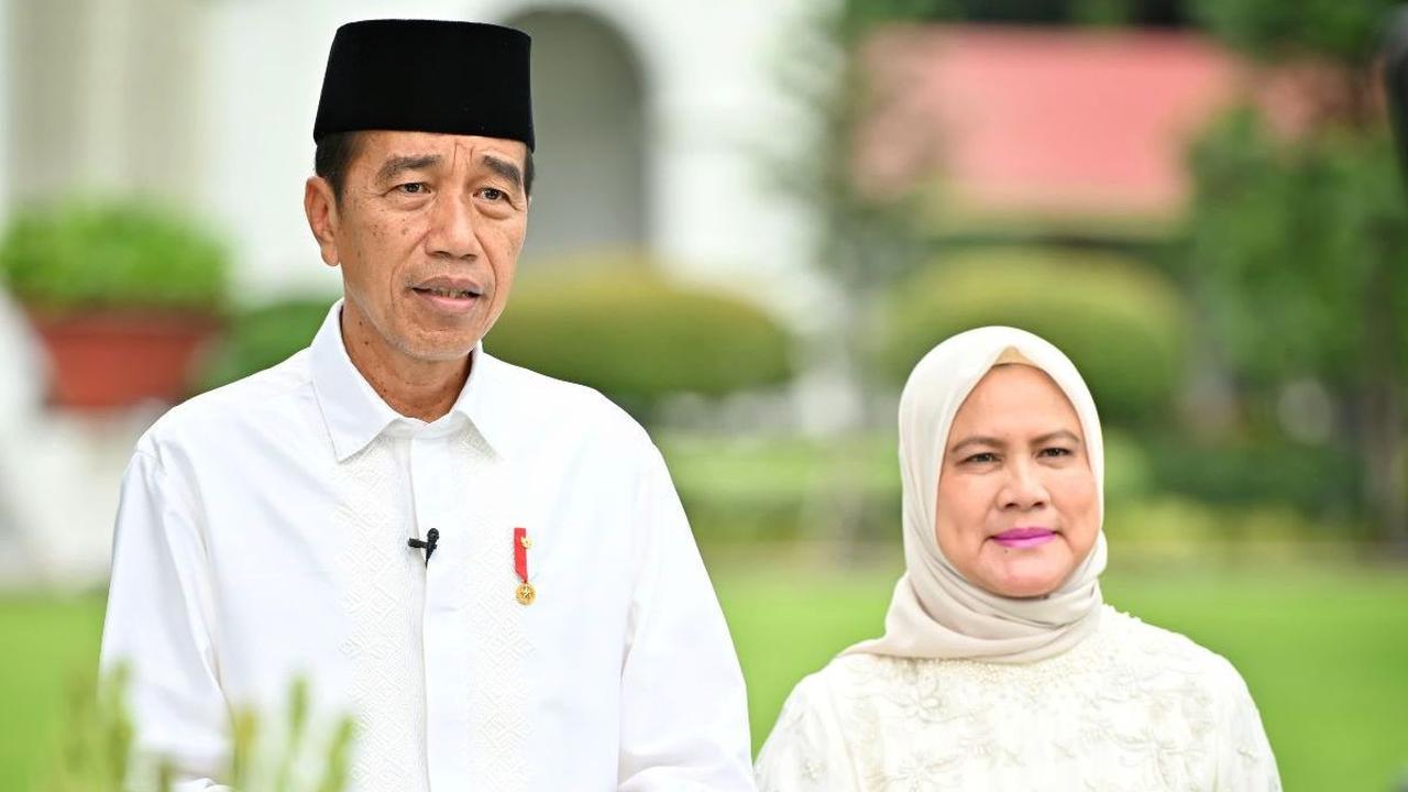 Jokowi pun bertanya kepada wartawan apakah kinerja Zudan selama ini sudah baik.&nbsp;