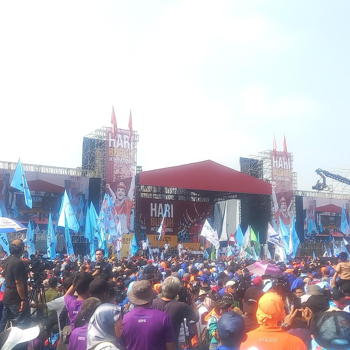 demo buruh di monas