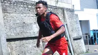 Pemain sayap Arema FC, Ridwan Tawainella. (Bola.com/Iwan Setiawan)