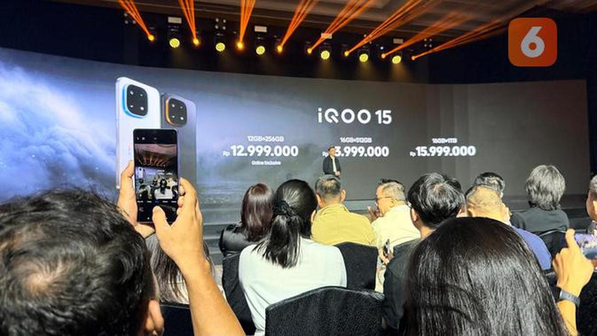 Head of Product iQQO Indonesia, Calvin Nobel, mengungkap harga iQOO 15 di acara peluncuran di Jakarta. Liputan6.com/Yuslianson
