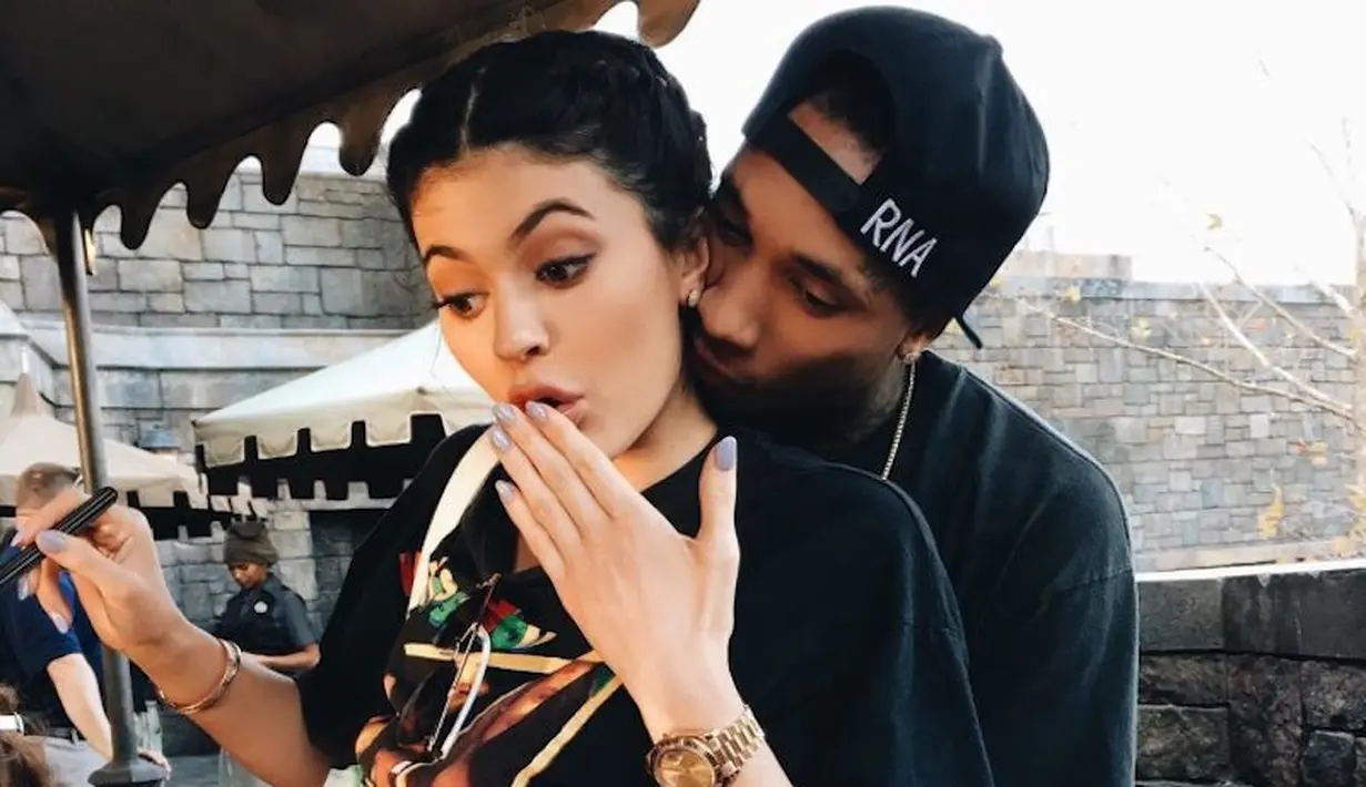 Di akhir pesan yang ia kirimkan untuk Kylie, Tyga mengatakan bahwa ia merindukan Kylie. (Urban Islandz)