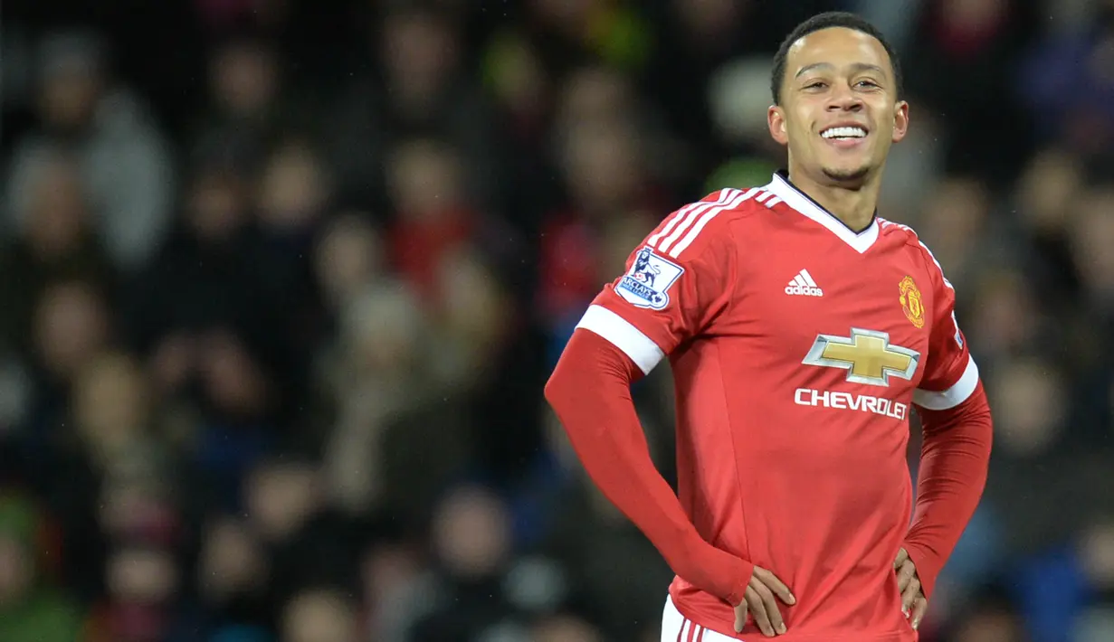 6. Memphis Depay - Pemain berusia 26 tahun ini pernah membela Manchester United selama dua musim dengan catatan 57 caps dan tujuh gol. Namun, karena kalah bersaing dengan Marcus Rashford dan Anthony Martial, ia memilih hengkang ke Lyon. (AFP/Oli Scarff)