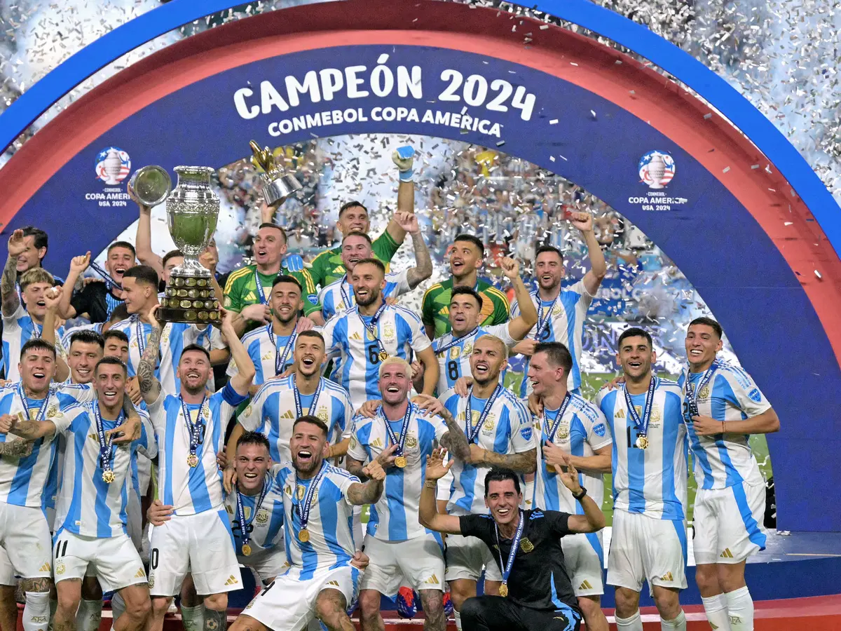 Argentina Juara Copa America 2024, Lionel Messi dkk Ukir Sejarah Gondol  Triple Crown - Bola Liputan6.com